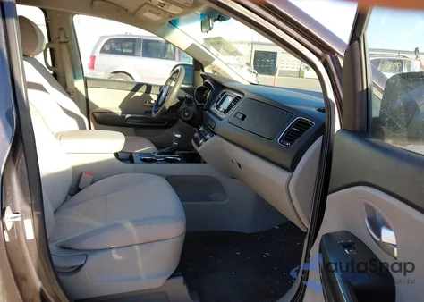 2020 Kia Sedona Lx z USA, uszkodzony, nr VIN KNDMB5C16L6581485